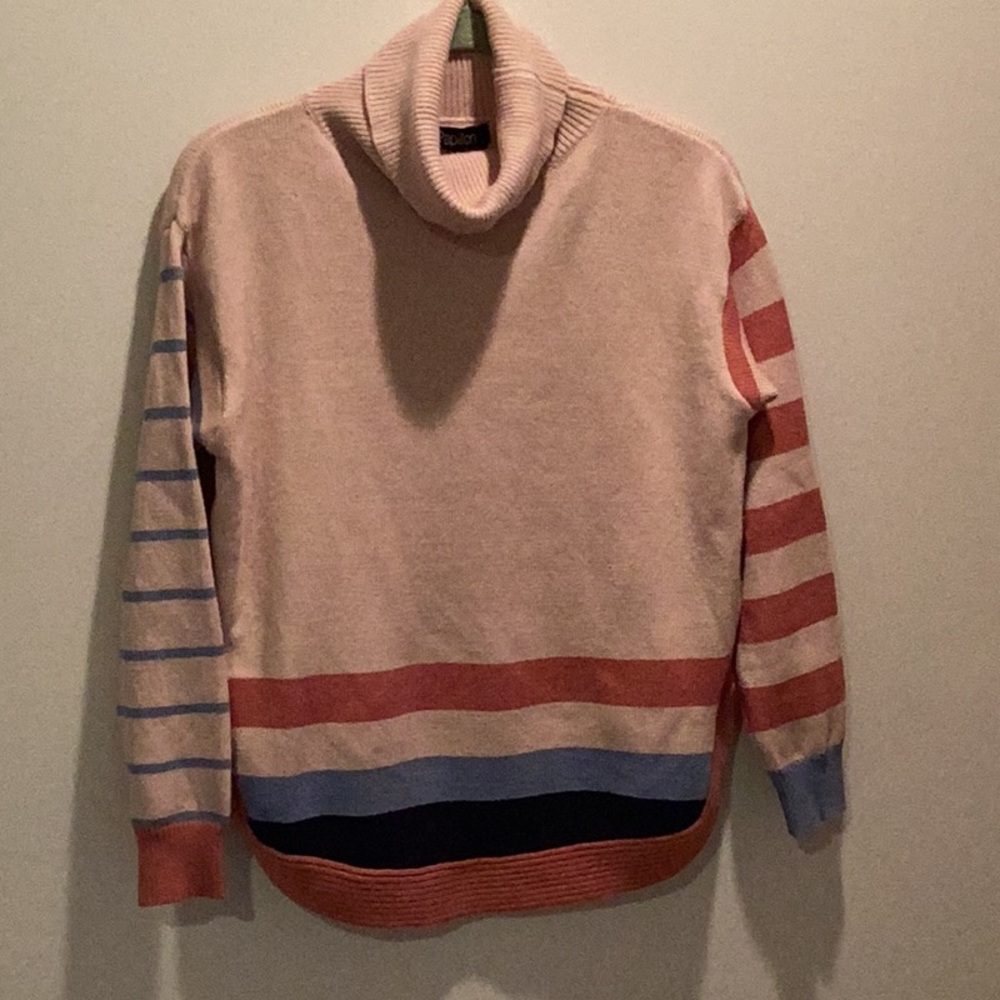 Papillon med turtleneck  sweater